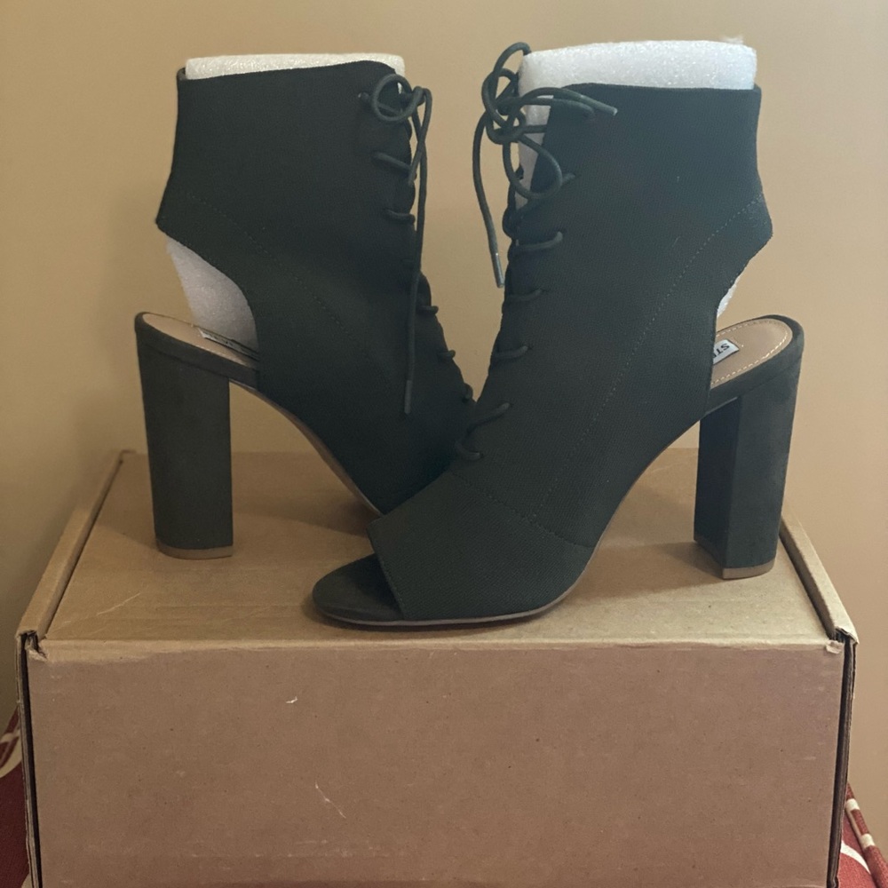 Steve Madden Heel Booties- Green, Size 8.5